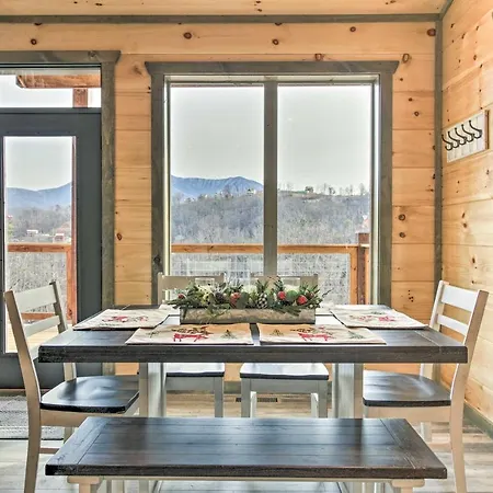 Smoky Mountain Hideaway With Hot Tub, Deck And Views! Villa Gatlinburg Exterior photo