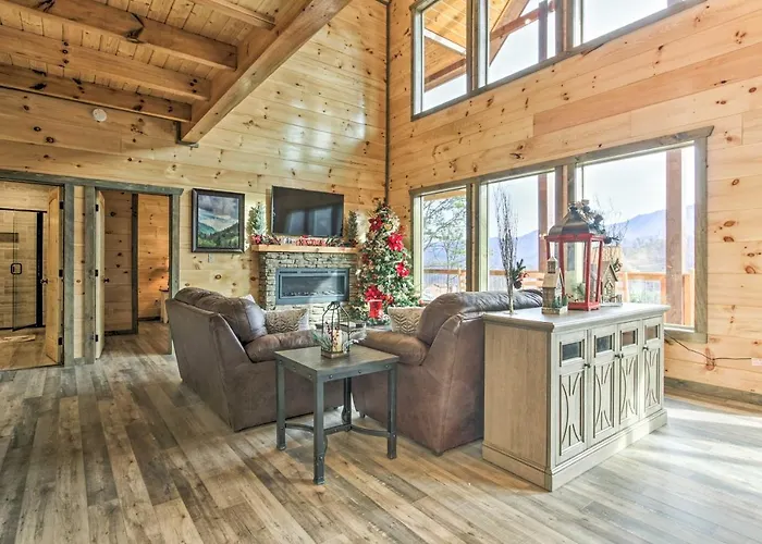 Smoky Mountain Hideaway With Hot Tub, Deck And Views!