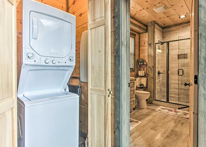 Smoky Mountain Hideaway With Hot Tub, Deck And Views!