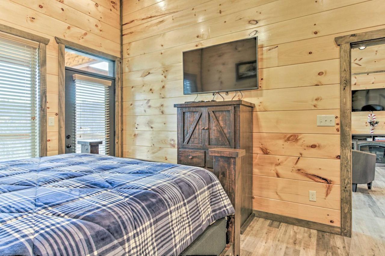 Smoky Mountain Hideaway With Hot Tub, Deck And Views! Gatlinburg