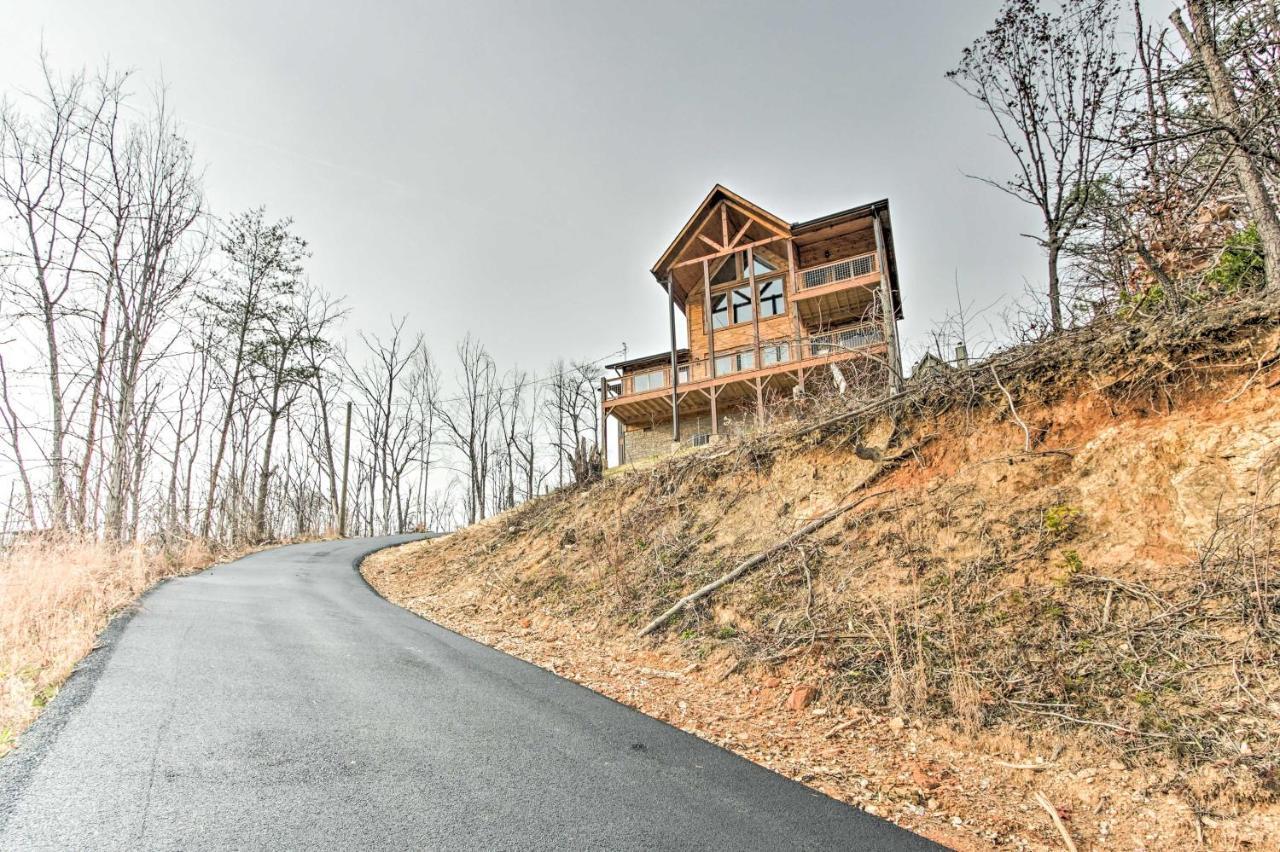 Holiday home Smoky Mountain Hideaway With Hot Tub, Deck And Views! *