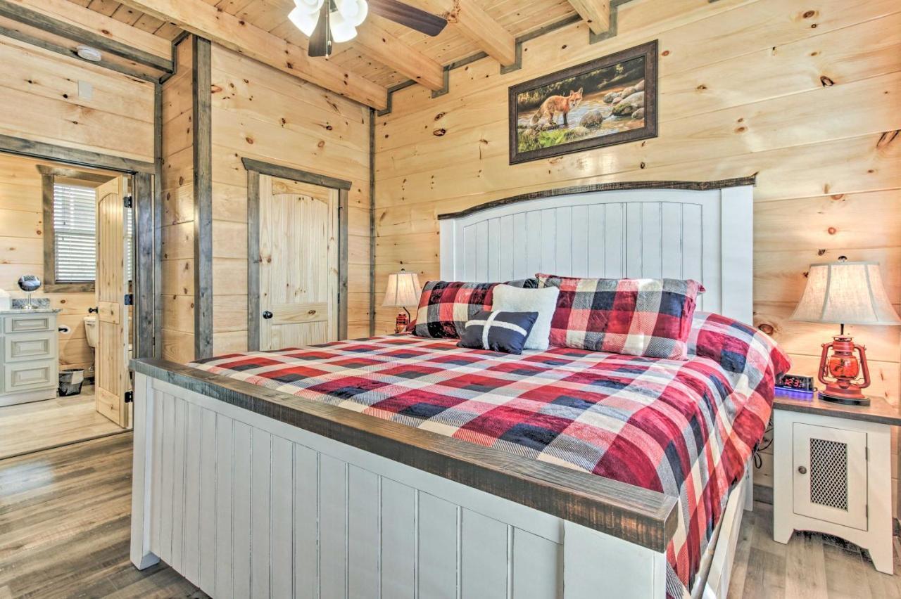 Smoky Mountain Hideaway With Hot Tub, Deck And Views! Holiday home *