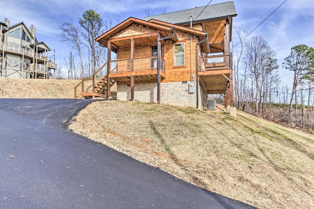 Holiday home Smoky Mountain Hideaway With Hot Tub, Deck And Views! Gatlinburg