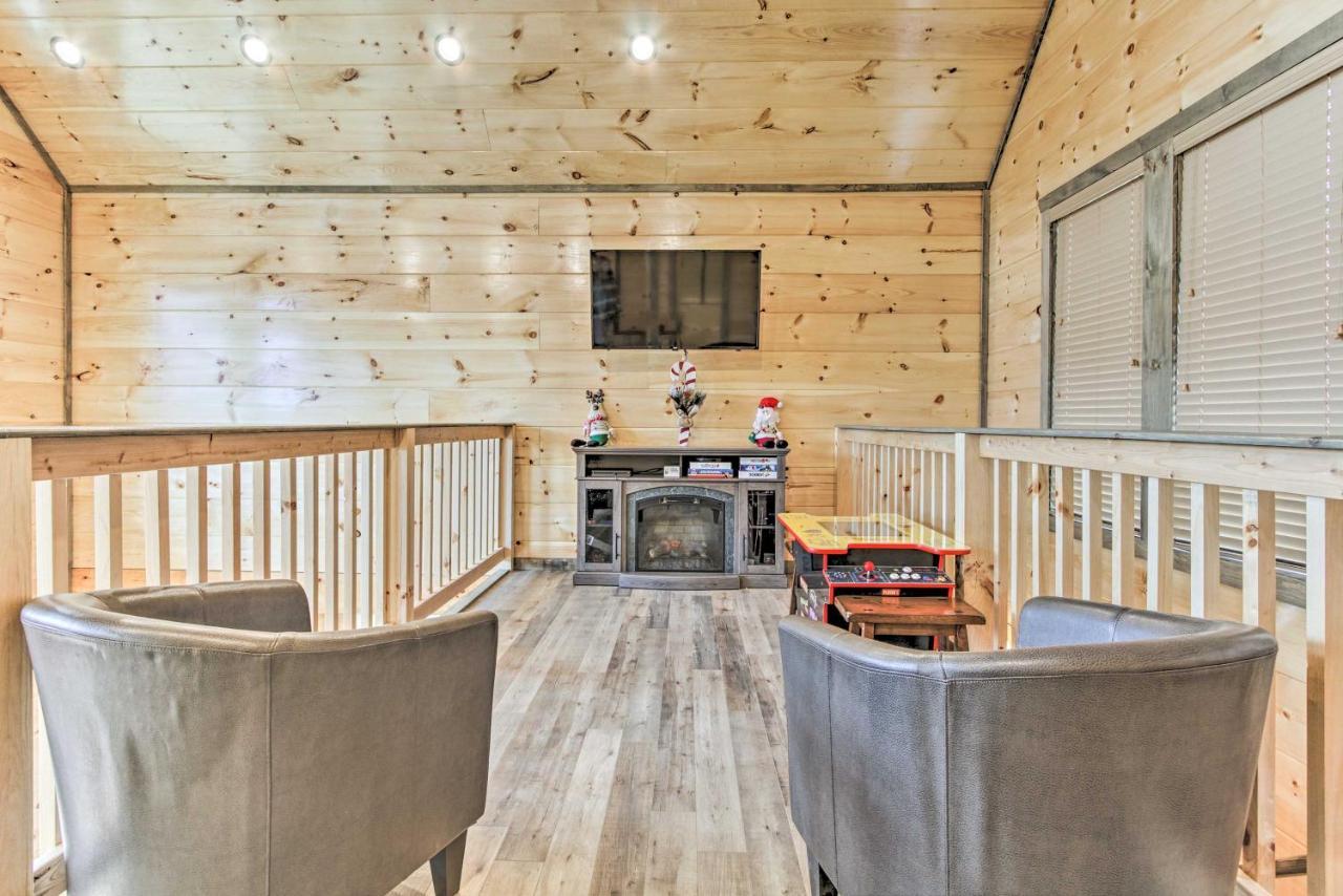 Smoky Mountain Hideaway With Hot Tub, Deck And Views! Holiday home