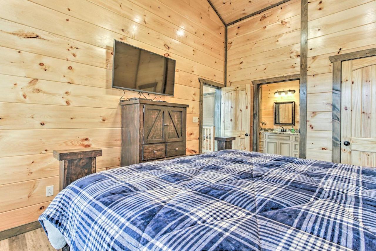 Smoky Mountain Hideaway With Hot Tub, Deck And Views! Holiday home