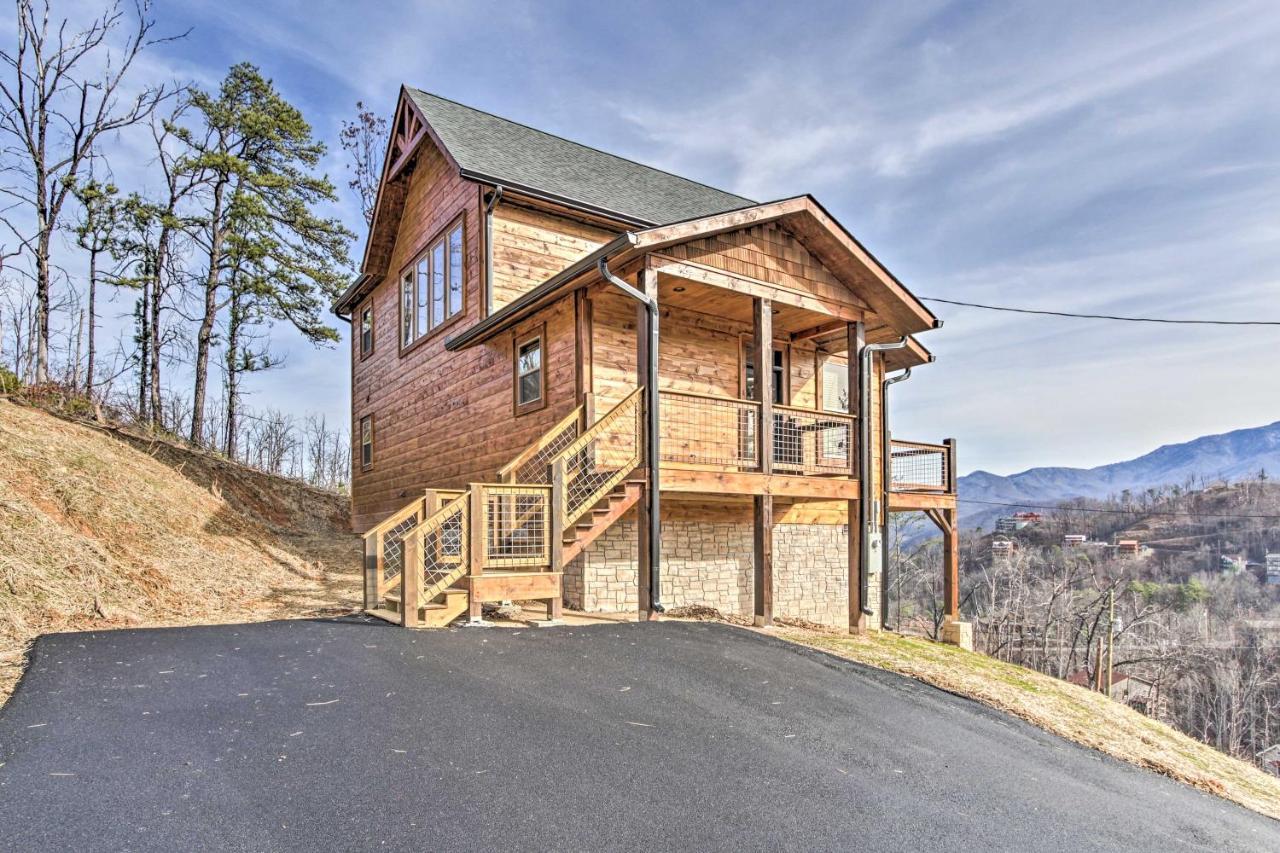 Smoky Mountain Hideaway With Hot Tub, Deck And Views! * Gatlinburg