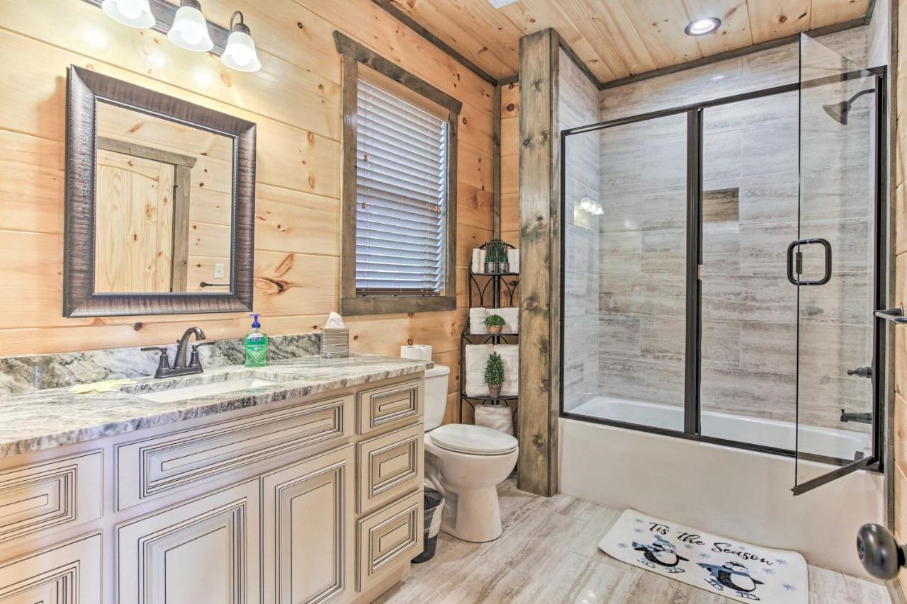 Smoky Mountain Hideaway With Hot Tub, Deck And Views! * Gatlinburg